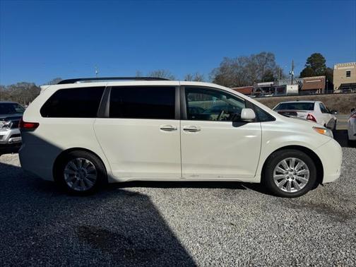 2011 Toyota Sienna XLE