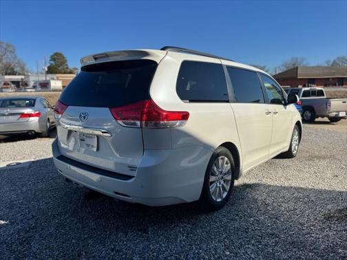 2011 Toyota Sienna XLE