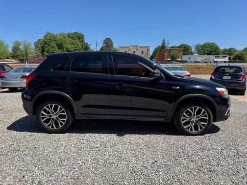 Labrador Black Metallic 2019 Mitsubishi Outlander Sport 2.0 ES