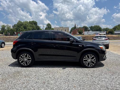 Labrador Black Metallic 2019 Mitsubishi Outlander Sport 2.0 ES