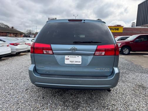 2005 Toyota Sienna LE
