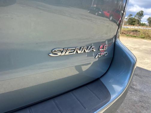 2005 Toyota Sienna LE