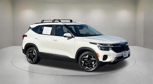 Snow White Pearl 2025 Kia Seltos EX