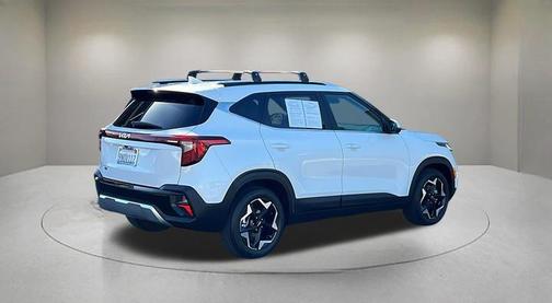 Snow White Pearl 2025 Kia Seltos EX