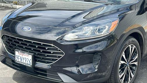 Agate Black Metallic 2022 Ford Escape SE