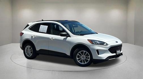 Star White Metallic Tri-Coat 2022 Ford Escape SE