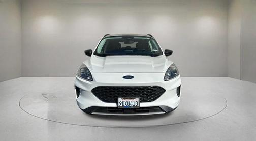 White Metallic 2022 Ford Escape SE