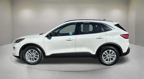 White Metallic 2022 Ford Escape SE