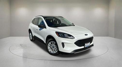 White Metallic 2022 Ford Escape SE