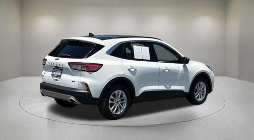 Star White Metallic Tri-Coat 2022 Ford Escape SE