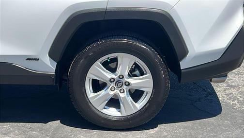 Super White 2021 Toyota RAV4 Hybrid XLE