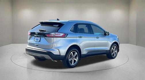 Iconic Silver Metallic 2023 Ford Edge SEL