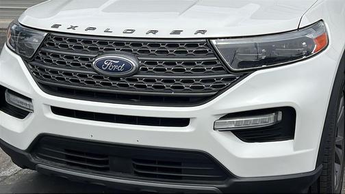Star White Metallic Tri-Coat 2023 Ford Explorer XLT