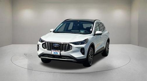 Star White Metallic Tri-Coat 2025 Ford Escape PHEV SE