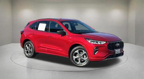 Rapid Red Metallic Tinted Clearcoat 2023 Ford Escape ST-Line