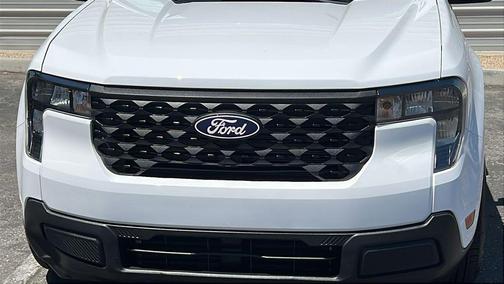 Oxford White 2025 Ford Maverick XL