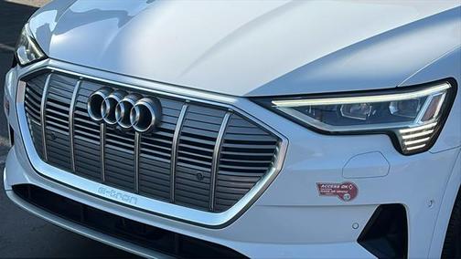 2019 Audi e-tron Premium Plus