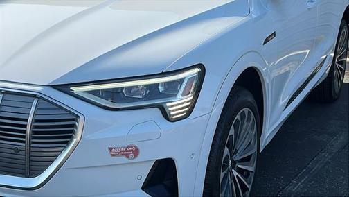2019 Audi e-tron Premium Plus