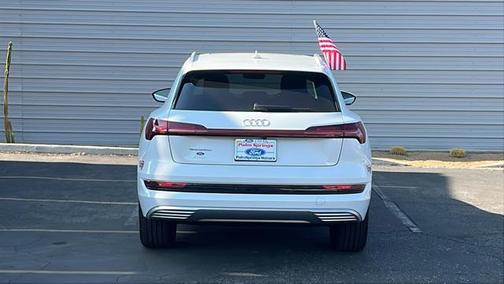 2019 Audi e-tron Premium Plus