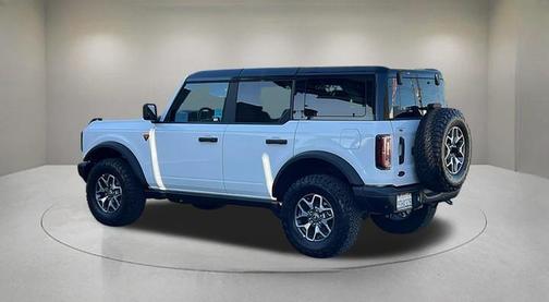 Oxford White 2025 Ford Bronco Badlands