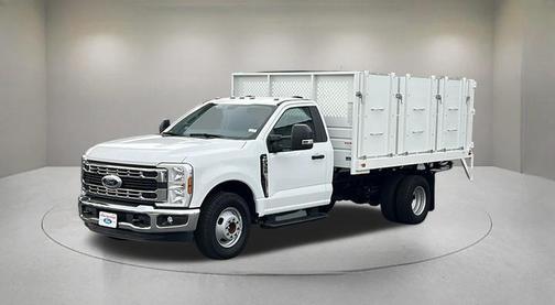Oxford White 2025 Ford F-350 XLT