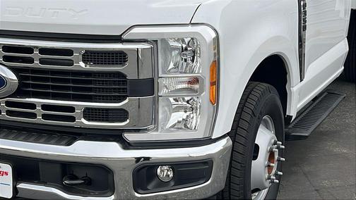 Oxford White 2025 Ford F-350 XLT