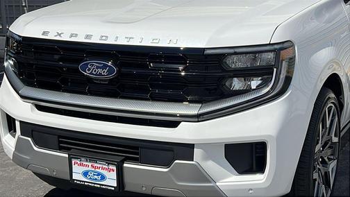 Star White Metallic Tri-Coat 2026 Ford Expedition Max Platinum
