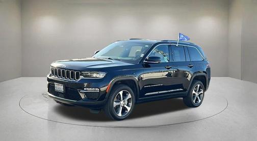 Diamond Black Crystal Pearlcoat 2023 Jeep Grand Cherokee Limited