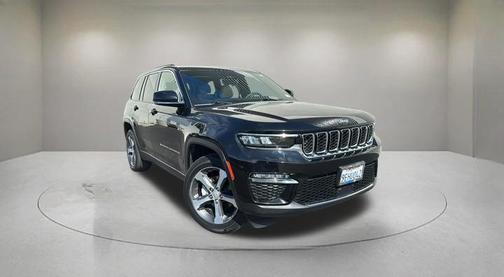 Diamond Black Crystal Pearlcoat 2023 Jeep Grand Cherokee Limited