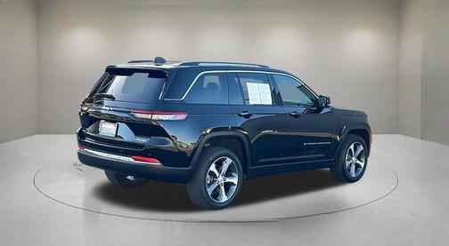 Diamond Black Crystal Pearlcoat 2023 Jeep Grand Cherokee Limited