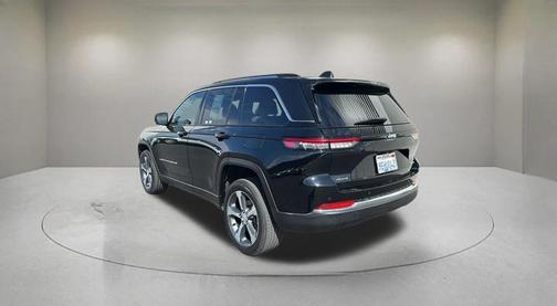 Diamond Black Crystal Pearlcoat 2023 Jeep Grand Cherokee Limited