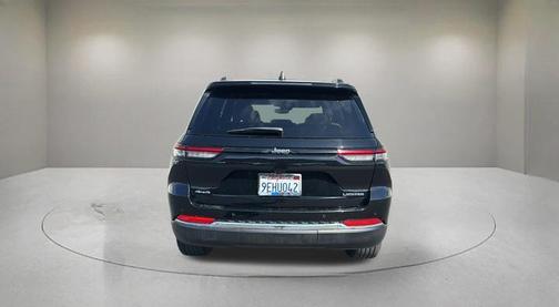 Diamond Black Crystal Pearlcoat 2023 Jeep Grand Cherokee Limited