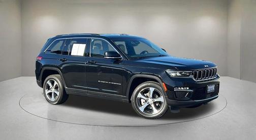 Diamond Black Crystal Pearlcoat 2023 Jeep Grand Cherokee Limited