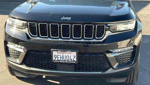 Diamond Black Crystal Pearlcoat 2023 Jeep Grand Cherokee Limited