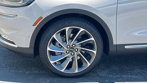 Ceramic Pearl Metallic Tinted Clearcoat 2023 Lincoln Nautilus Reserve