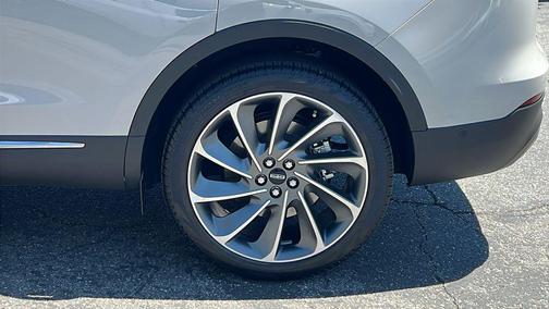 Ceramic Pearl Metallic Tinted Clearcoat 2023 Lincoln Nautilus Reserve