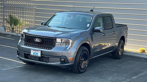 2025 Ford Maverick Lobo Standard