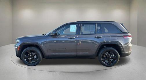 Baltic Gray Metallic Clearcoat 2023 Jeep Grand Cherokee Altitude