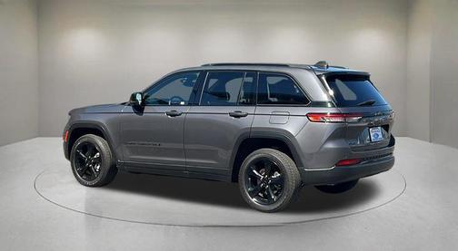 Baltic Gray Metallic Clearcoat 2023 Jeep Grand Cherokee Altitude