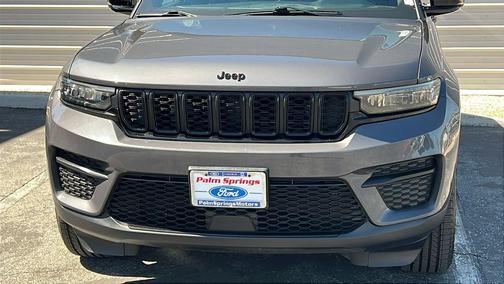 Baltic Gray Metallic Clearcoat 2023 Jeep Grand Cherokee Altitude