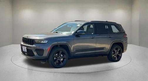 Baltic Gray Metallic Clearcoat 2023 Jeep Grand Cherokee Altitude