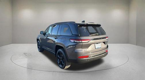 Baltic Gray Metallic Clearcoat 2023 Jeep Grand Cherokee Altitude