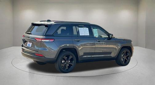Baltic Gray Metallic Clearcoat 2023 Jeep Grand Cherokee Altitude