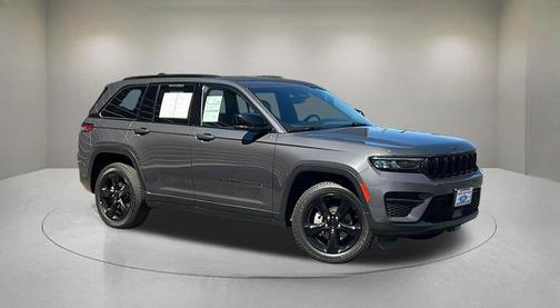 Baltic Gray Metallic Clearcoat 2023 Jeep Grand Cherokee Altitude