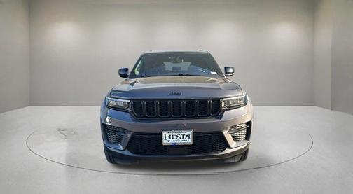 Baltic Gray Metallic Clearcoat 2023 Jeep Grand Cherokee Altitude
