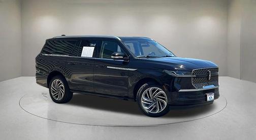 Infinite Black Metallic Clearcoat 2025 Lincoln Navigator Reserve