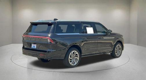 Infinite Black Metallic Clearcoat 2025 Lincoln Navigator Reserve