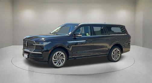 Infinite Black Metallic Clearcoat 2025 Lincoln Navigator Reserve