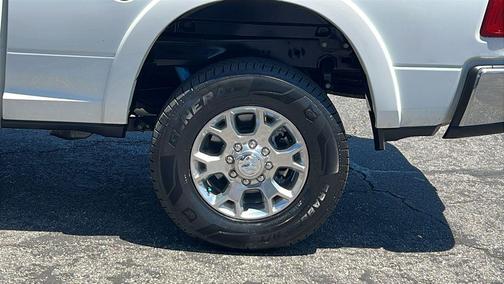 Bright White Clearcoat 2022 RAM 2500 Laramie Crew Cab 4x4 6'4' Box