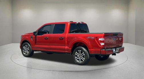 Hot Pepper Red Metallic Tinted Clearcoat 2023 Ford F-150 XL